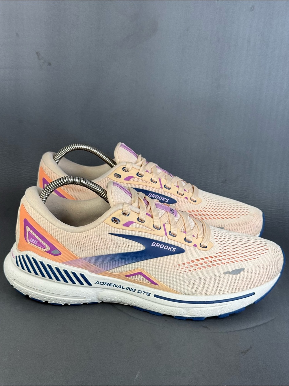 Brooks Adrenaline GTS 23 Apricot athletic sneaker shoes women's size 10.5